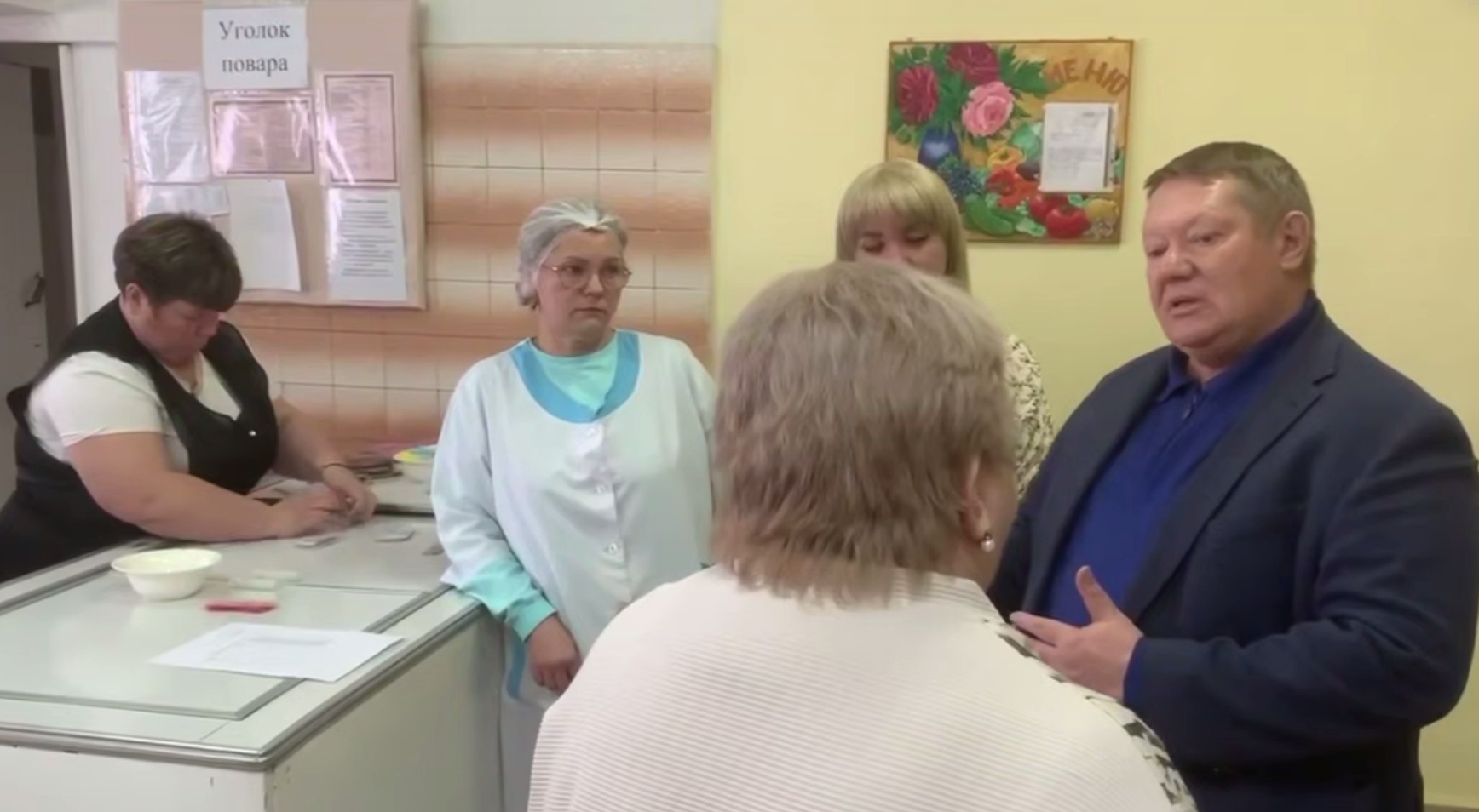 Панков: после перехода на самостоятельное приготовление пищи в елшанской школе стало больше детей, обедающих в столовой